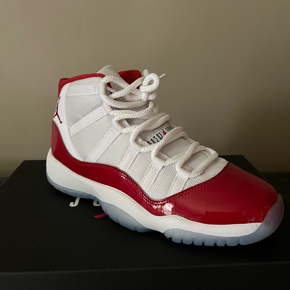 Nike Air Jordan Retro 11, Size 6Y, like new, barely used